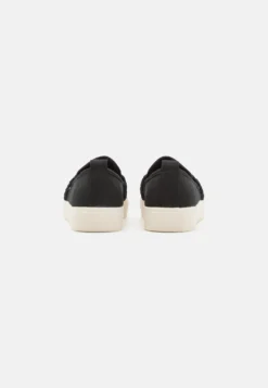 Anna Field Slip-Ons - Black -Style Hub Shop 02c1c02bf10f48da88d72371aa3834c8 scaled