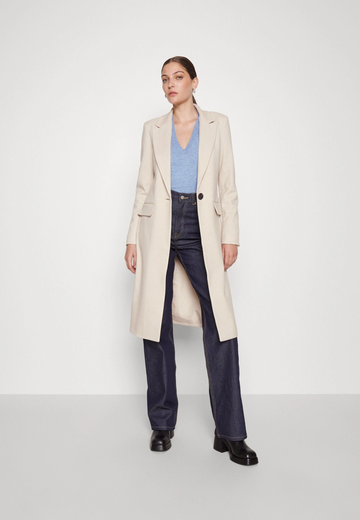 Classic Coat - Beige 2 Classic Coat - Beige - Image 2