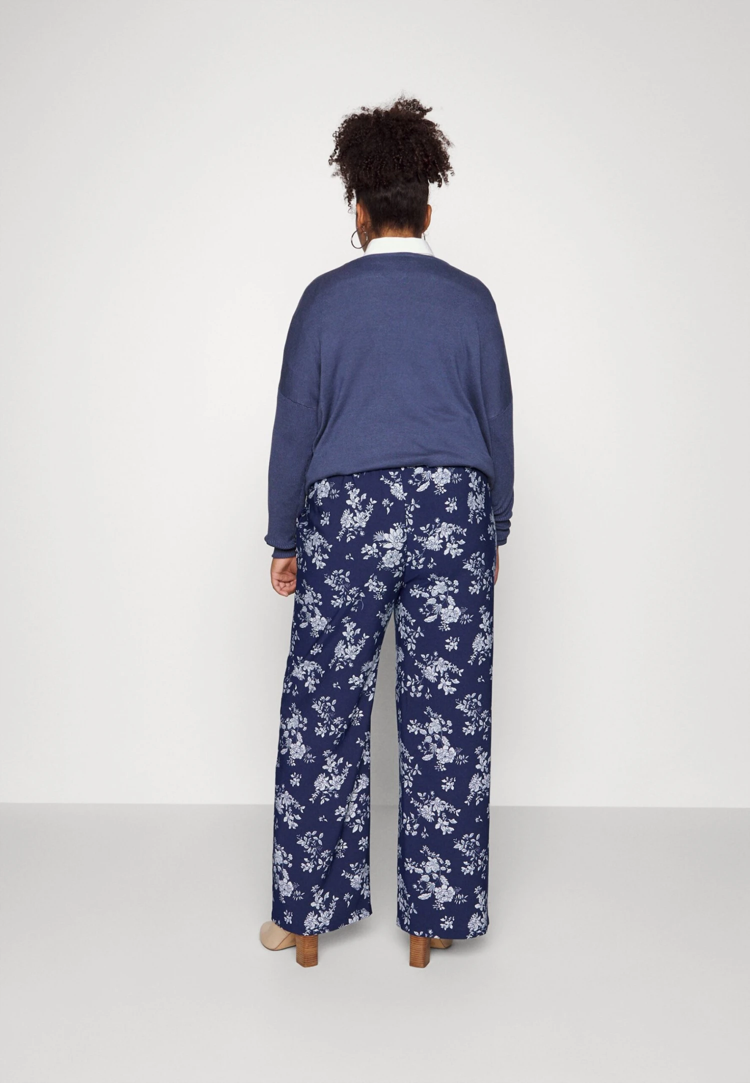 Wide Leg Pant - Trousers 3 Wide Leg Pant - Trousers - Image 3