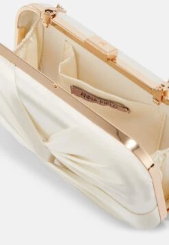 Anna Field Clutch - White 12 Anna Field Clutch - White -Style Hub Shop 363df9e5d8e94117b481e8c99b62b1ed scaled