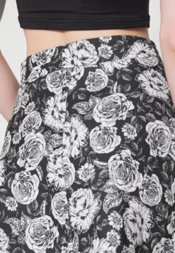 A-Line Skirt - Black/White -Style Hub Shop 3a80a75ead6d463b8155f7b9a43e073c scaled