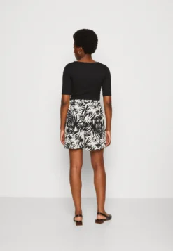 Anna Field Shorts - Black/Off-White -Style Hub Shop 3a9846adea8c4808a36cdb49e64ed70f scaled