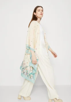 Anna Field Cape - Yellow -Style Hub Shop 469dd67874904c34ad91620cd427e621 scaled