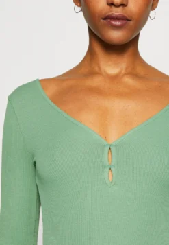 Anna Field Long Sleeved Top - Green -Style Hub Shop 5485cfef351c4845a4b6c3e8deaa0090 scaled