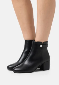 Wide Fit - Classic Ankle Boots - Black