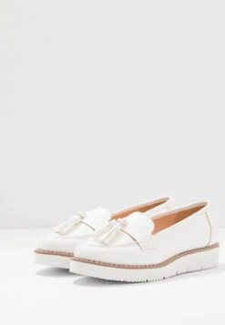 Slip-Ons - White -Style Hub Shop 66b781600c644315bf3afd83ea98efca scaled