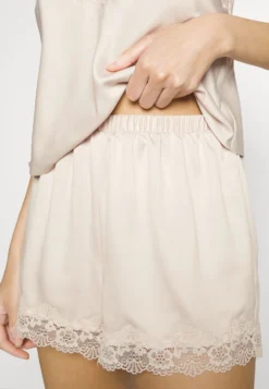 Anna Field Nightie - Off-White -Style Hub Shop 68644b8afb0444c88fec33a4c196387c scaled