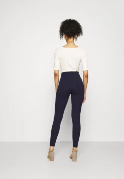 Anna Field Punto Leggings With Button Detail - Leggings - Trousers - Dark Blue -Style Hub Shop 6a6a1fb3054d400dba65f09e4aedb3ad scaled