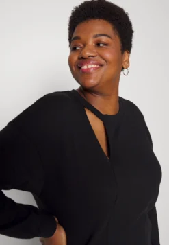 Cut Out Neck Fit - Sweatshirt -Black -Style Hub Shop 6acc3aec99d14c6796d2d3151d3de227 scaled