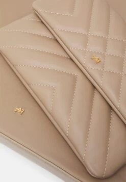 Anna Field Set - Across Body Bag - Taupe -Style Hub Shop 6d11964407d04270950c85d37597ad35 scaled