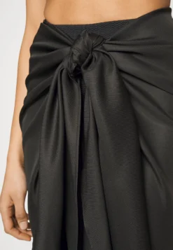 Anna Field Geo Print Sarong / 917 - Multi-Coloured - Wrap Skirt - 802 - Black -Style Hub Shop 71da9d424dee400caf1e72f623f91e8a scaled