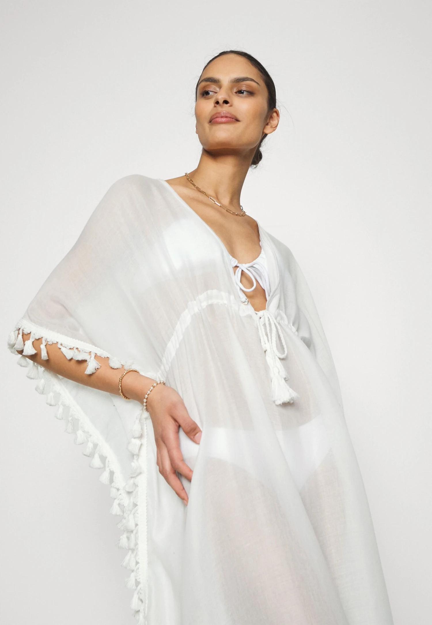 Anna Field Beach Accessory - White 4 Anna Field Beach Accessory - White - Image 4