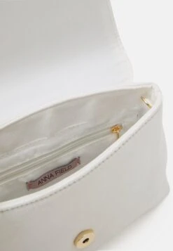 Anna Field Clutch - Off White 6 Anna Field Clutch - Off White -Style Hub Shop 847d2767c62e4eba9df13e0a42c81cad scaled