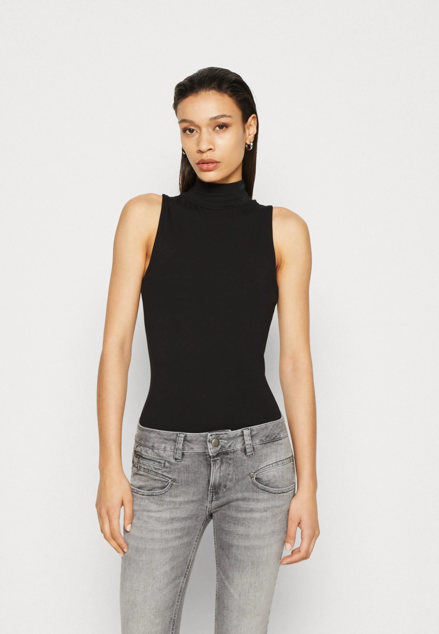 Anna Field Top - Black 1 Anna Field Top - Black