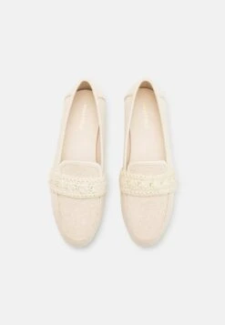 Anna Field Slip-Ons - Beige 11 Anna Field Slip-Ons - Beige -Style Hub Shop 8a9b82647686497c87bb72dbc47d3113 scaled