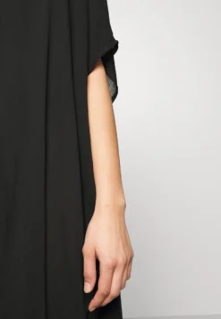 Anna Field Beach Accessory - Beach Accessory -Style Hub Shop 9b6a41887de0441092b18f3a40f5f73f scaled