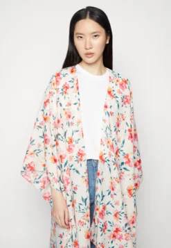 Anna Field Cape - Red -Style Hub Shop a1eb334950a04c52b6ad27e0dfe8e128 scaled