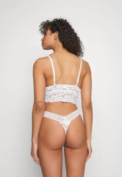 Anna Field 2 Pack Stella / 001 - White_402 - Pink - Bustier - 001 - White_402 - Pink -Style Hub Shop a6a3b721c23043dfb85d4d4a19f6182e scaled