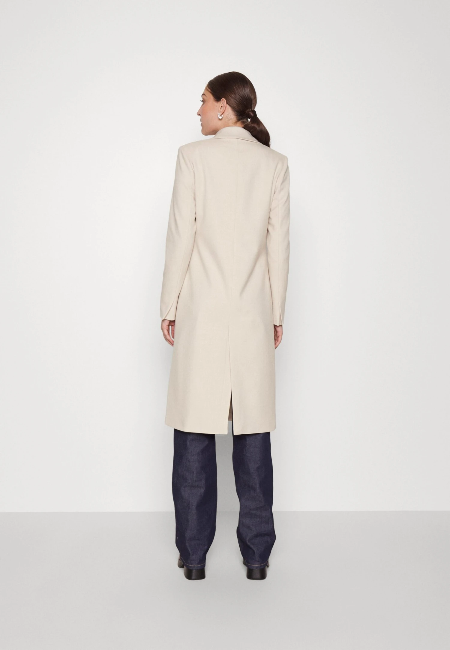 Classic Coat - Beige 3 Classic Coat - Beige - Image 3