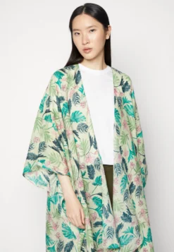 Anna Field Cape - Green -Style Hub Shop b0331e130e894a549ec1fe86bdedb068 scaled