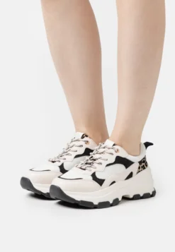 Anna Field Trainers - Trainers