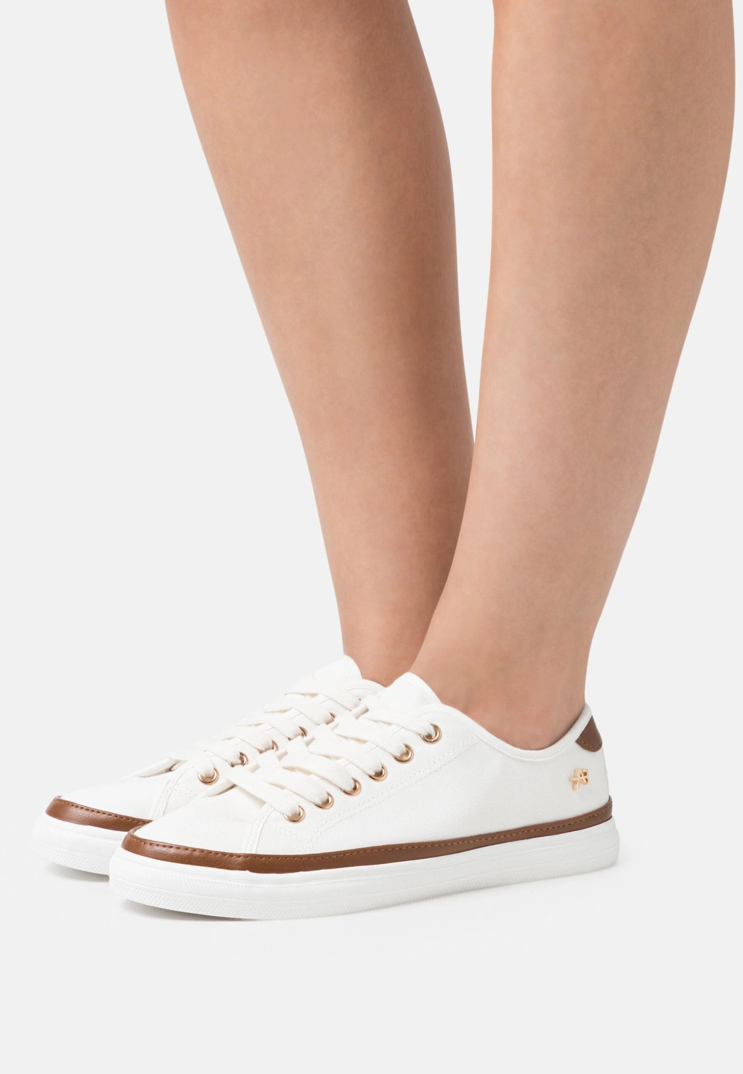 Wide Fit - Trainers 1 Wide Fit - Trainers