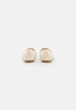 Anna Field Slip-Ons - Beige 9 Anna Field Slip-Ons - Beige -Style Hub Shop b82aa8f570fd44f4a37b5f4f01bd2a4e scaled