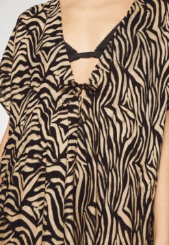 Anna Field Printed Short Kimono / 606 - Khaki_003 - Off-White - Beach Accessory -Style Hub Shop cbb738f4c85b498492a5a88783fde557 scaled