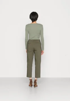 Anna Field Chinos - Dark Green 7 Anna Field Chinos - Dark Green -Style Hub Shop daa84fa39e0540dcb4fee639ebed2b7c scaled