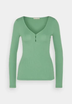 Anna Field Long Sleeved Top - Green -Style Hub Shop f0b64c28365044e4a67c06bdea49d769 scaled