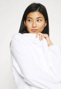 Anna Field Dressing Gown - White -Style Hub Shop f260aecff9cc440a9f5371a028e3fa71 scaled