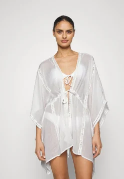 Anna Field Beach Accessory -White